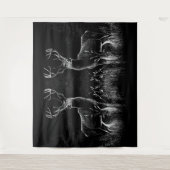 野原と木で囲まれた〔雄ジカの〕枝角を持つ鹿 タペストリー (正面)