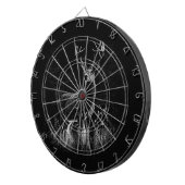 野原と木で囲まれた〔雄ジカの〕枝角を持つ鹿 ダーツボード (正面右)