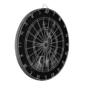 野原と木で囲まれた〔雄ジカの〕枝角を持つ鹿 ダーツボード (正面左)