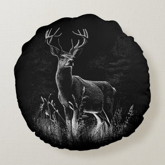 野原と木で囲まれた〔雄ジカの〕枝角を持つ鹿 ラウンドクッション (裏面)