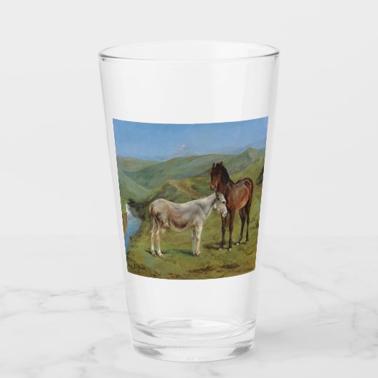 野原にライトグレーウマ科のの馬(家畜) タンブラーグラス (正面)