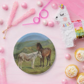 野原にライトグレーウマ科のの馬（家畜） ペーパープレート (パーティー)