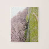 野原に咲く吉野さくらんぼの木 ジグソーパズル (縦)