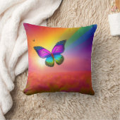 野原に飛んでいる羽ばたく蝶 クッション (ブランケット)