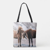 野原に2頭の茶色の馬 トートバッグ (裏面)