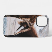 野原に2頭の茶色の馬 iPhoneケース (裏面横)