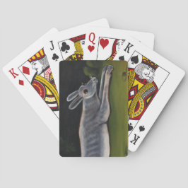 野原を跳び越える長い灰色のうさぎ トランプ