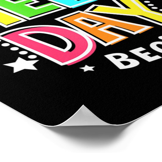 野外の日ゲームを開始する子供たち男の子の女の子のテック ポスター (角)