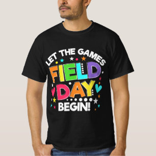 野外の日ゲームを開始する子供たち男の子の女の子のテック Tシャツ