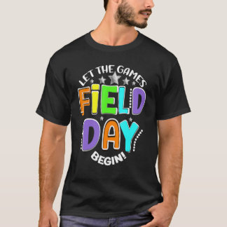 野外の日ゲームを開始する子供たち男の子の女の子のテック Tシャツ