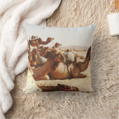 野戦のラクダ五頭 クッション (ブランケット)