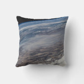 野火のまわりにヨセミテ国立公園。 クッション (裏面)