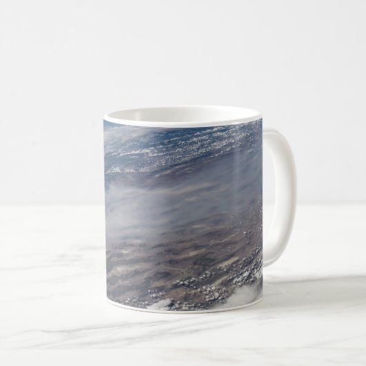 野火のまわりにヨセミテ国立公園。 コーヒーマグカップ (正面右)