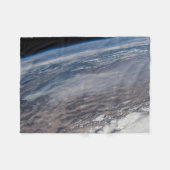 野火のまわりにヨセミテ国立公園。 フリースブランケット (正面(横))