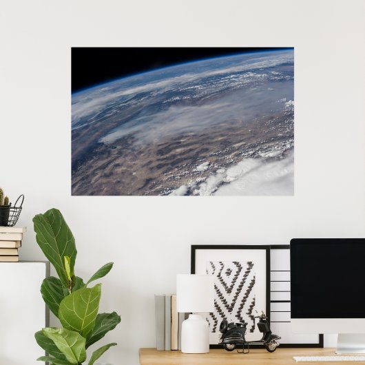 野火のまわりにヨセミテ国立公園。 ポスター (ホームオフィス)