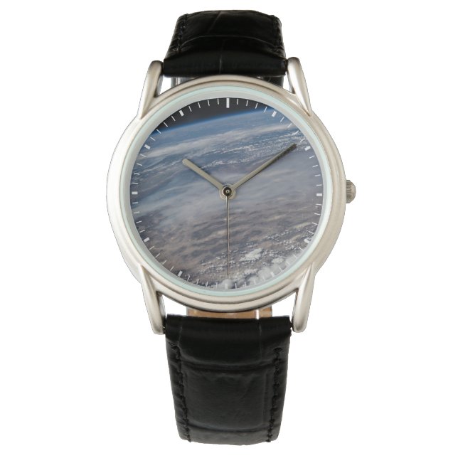 野火のまわりにヨセミテ国立公園。 腕時計 (正面)