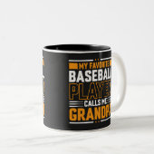 野球お気に入りの選手がおじいちゃんを呼ぶ ツートーンマグカップ (正面右)