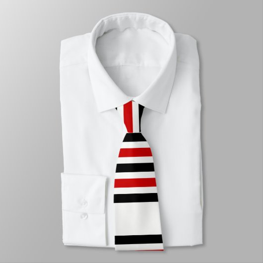 野球のこうもりとキャップ黒の赤いストライプ ネクタイ (タイ)