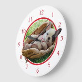 野球のミットを描いたかわいい子犬 ラージ壁時計 (傾斜)