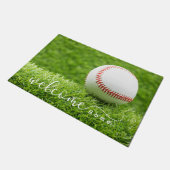 野球ウェルカムホームは緑の草の上にある ドアマット (アングル)