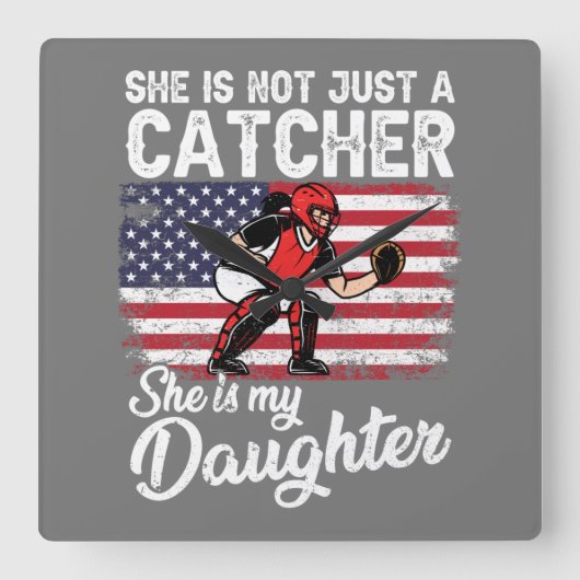 野球キャッチャーが米国アメリカ国旗をスポーツする スクエア壁時計 (正面)