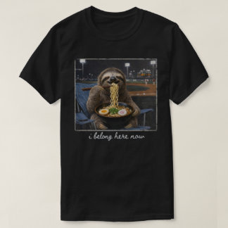 野球スタジアムでラーメンを食べる面白いナマケモノ Tシャツ