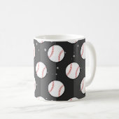 野球ボール – ダークフィールドのシームレスパターン コーヒーマグカップ (正面右)