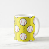 野球ボール – 黄色いフィールドのシームレスなパターン コーヒーマグカップ (正面右)