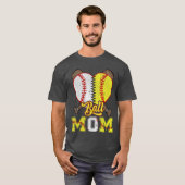 野球一家の母 ソフトボールと野球の両方のママ ヴィンテージ風 Tシャツ (正面フル)