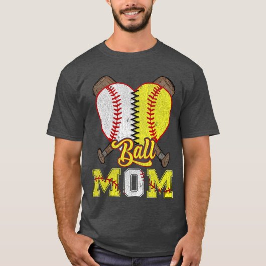 野球一家の母 ソフトボールと野球の両方のママ ヴィンテージ風 Tシャツ (正面)