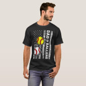 野球少年少女の父 アメリカ国旗 野球 ソフトボール 楽しい Tシャツ (正面フル)