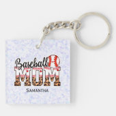 野球誇りを持ったのママ – Game Day Favast キーホルダー (裏面)