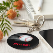 野球部の選手を投げパーソナライズされたる キーホルダー (側面)