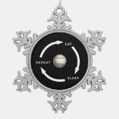 野球食べ寝返りスポーツファンことわざ スノーフレークピューターオーナメント (正面)