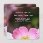 野生かわいらしのピンクのバラの花結婚式招待状。 招待状 (正面/裏面)