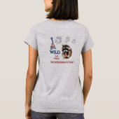 野生だが自由" Raccoonママ&ベビー7月4日 Tシャツ (裏面)