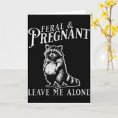 野生で妊娠中 面白い妊娠中のアライグマ 赤ちゃんのご報告 カード (黄色い花)