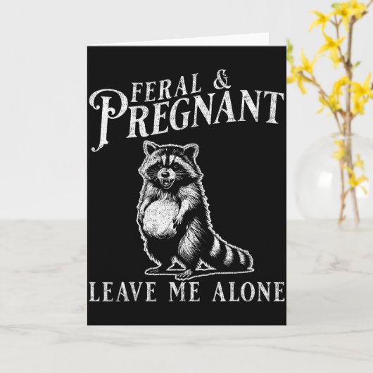 野生で妊娠中 面白い妊娠中のアライグマ 赤ちゃんのご報告 カード (黄色い花)