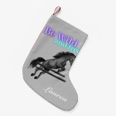 野生で自由な馬のジャンプをする スモールクリスマスストッキング (正面 (吊り時))