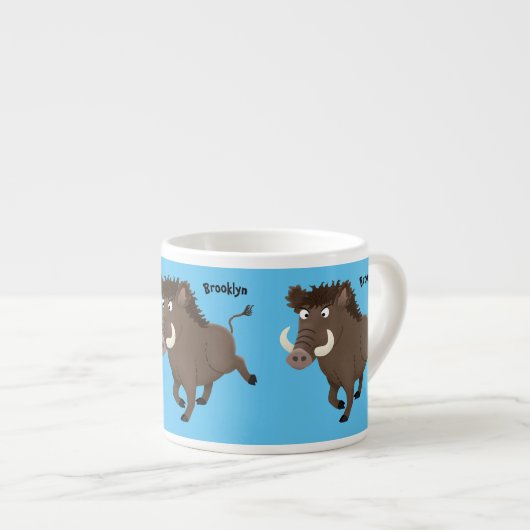 野生のおもしろいイノシシのラズルバック漫画イラストレーション エスプレッソカップ (正面右)