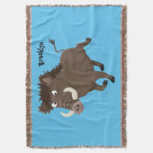 野生のおもしろいイノシシのラズルバック漫画イラストレーション スローブランケット (正面縦)
