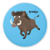 野生のおもしろいイノシシのラズルバック漫画イラストレーション セラミックノブ (正面)