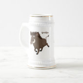 野生のおもしろいイノシシのラズルバック漫画イラストレーション ビールジョッキ (正面左)