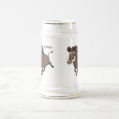 野生のおもしろいイノシシのラズルバック漫画イラストレーション ビールジョッキ (中央)