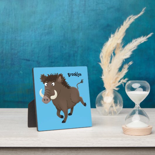 野生のおもしろいイノシシのラズルバック漫画イラストレーション フォトプラーク (インサイチュ)