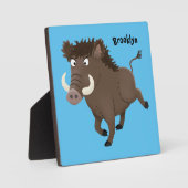 野生のおもしろいイノシシのラズルバック漫画イラストレーション フォトプラーク (正面)