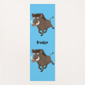 野生のおもしろいイノシシのラズルバック漫画イラストレーション ヨガマット (正面)