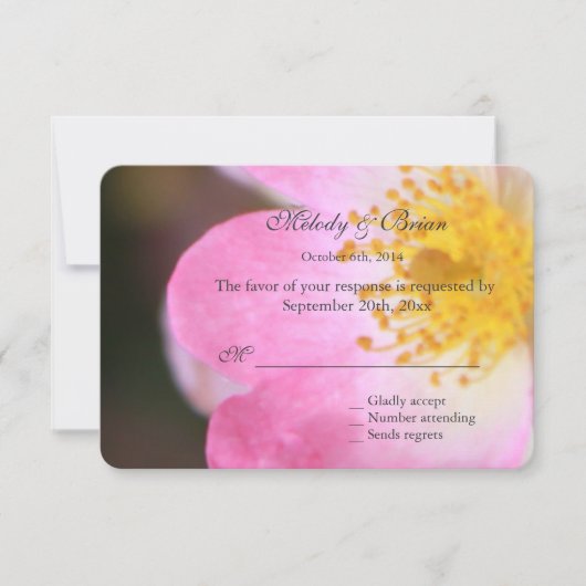 野生のかわいらしピンクのバラ花結婚式RSVPカード 出欠カード (正面)