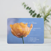 野生のかわいらし黄色のポピー花結婚式RSVPカード 出欠カード (スタンド正面)