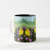 野生のアメリカのGoldfinchesのマグ ツートーンマグカップ (正面左)